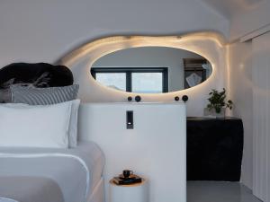 Deluxe Suite room in Olvos Luxury Suites Oia Santorini