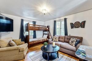 Vintage Village Walk Cottage