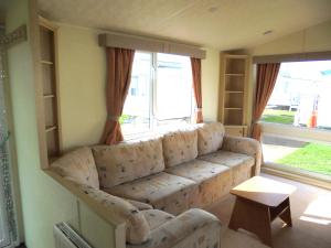 Sealands Everglade II:- 6 Berth, Central Heated Access to the beach
