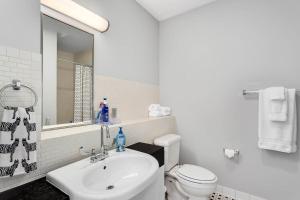 The East View - Downtown - Steps to Dickson