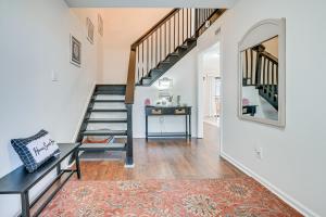 3 Mi to Surfside Beach and Pier Townhome with Balcony