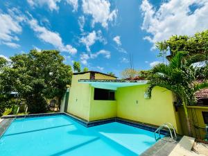 Hostel 98