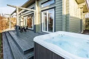 Roydon Marina - Lodge 8 - Hot Tub - Pet Friendly - Stanstead Abbots