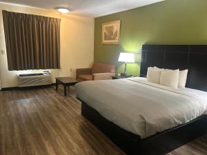 King Room - Non-Smoking room in Quality Inn Tullahoma