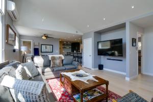 Tranquil Avon Vacation Unit with Luscious Views