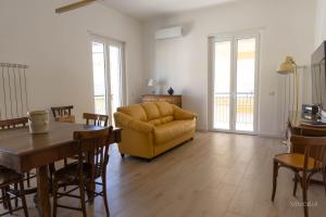 Galliano 51. In vacanza con stile.