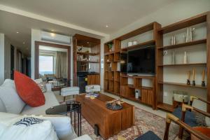 Luxurious 2BR Ocean View Condo with Terrace