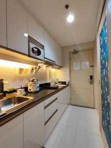 Sea Residences 5mins walk to SM MoA, Arena, SMX, 55" GoogleTV