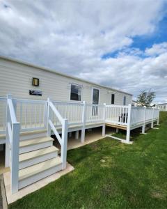 JEMs Hot-Tub Getaways 6 berth at Tattershall Lakes