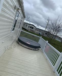 JEMs Hot-Tub Getaways 6 berth at Tattershall Lakes