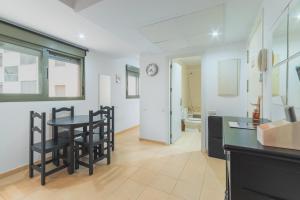 Apartamento céntrico con piscina, temporada