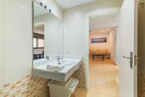 Apartamento céntrico con piscina, temporada