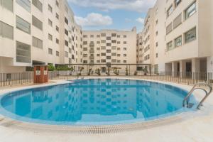 Apartamento céntrico con piscina, temporada