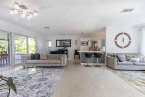 Tropical Private Oasis Mins from Beach & Downtown