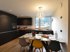 T4 rénové avec vue Mont-Blanc, 4 étoiles, proche centre, parking - FR-1-507-62