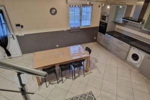 Family apartment near Paris