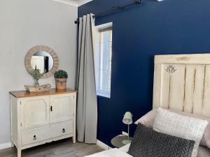 Stay on Main - Studio Blue