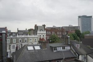 Modern flat & balcony in historic West Kensington