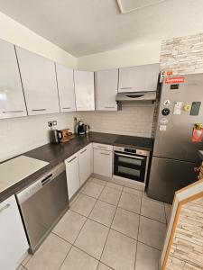 Appartements L-hippique - Parking - vue Pyrenees - Balcon : photos des chambres