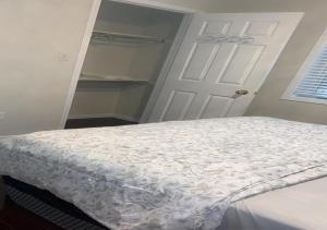 Beautiful private Room near Toronto pearson Airport