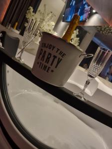 DeLuxe Jacuzzi & Baldaquin Studio