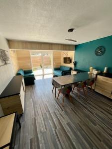 Maisons de vacances Chaleureuse maisonnette avec piscine partagee : photos des chambres