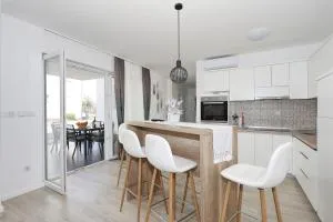 Apartments Anmalu with Jacuzzi - Dubrava