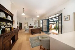 Sandringham Royale - Black Rock North