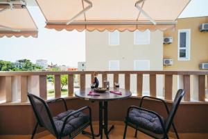 Tolles Appartement in Promajna mit gemeinschaftlichem Pool und Terrasse und Neben dem Strand