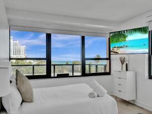 Oceanfront Haven Retreat Beach Service 502