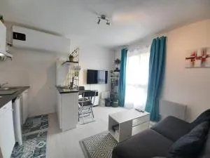 Studio classé 2 étoiles, à 200m de la plage de Nauzan parking gratuit - لا ترمبلاد