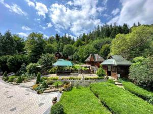 Комплекс котеджів "Під лісом"