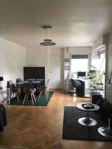 Maisons d'hotes JO 2024 Bel APPARTEMENT DANS UN ECO QUARTIER ANIME PROCHE METRO TRAM ET TOUR EIFFEL : photos des chambres