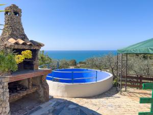 Villetta vista mare con piscina, giardino e parcheggio privato