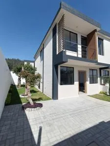 Casa excelente (Llano Chico) - Puembo