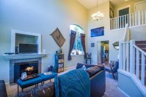 Wildflower Getaway HALF acre yard firepit hot tub bikes Dogs OK - Alfalfa