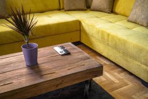 Sunny 2 bedroom cozy apartment, view of Parthenon