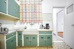 Sunny 2 bedroom cozy apartment, view of Parthenon