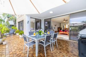 14 The Dunes large unit with pool tennis court and directly across from Fingal beach