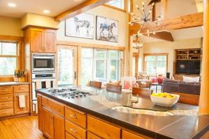 Suncadia 4 Bdrm Home with Hot Tub Overlooking Prospector Golf Course