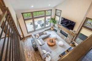 Suncadia 5 Bdrm Home with Secret Bunk Room and Hot Tub Fun for the Kids