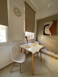 Modern Flat in Victorian West Kensington Mansion