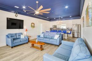 Long Beach Home with Views and On-Site Beach Access!