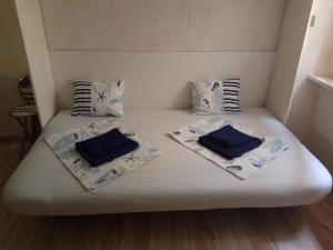 Apartments with WiFi Cres - 22751