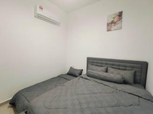 Una Cozy House Near Jonker and Heritage