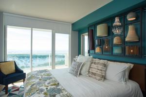 Coconut Grove 2 bedroom Apartment Amazing Views Includes Parking