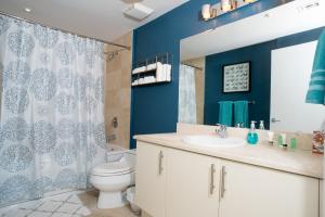 Coconut Grove Gorgeous Bay View 1 bedroom Condo Includes Parking