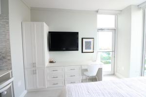 Coconut Grove 21st Floor Private Studio-Parking & WIFI included