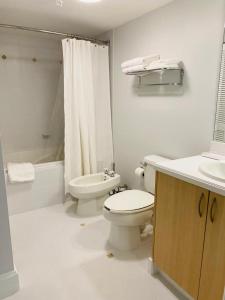 Cozy 1 bedroom unit located in a Condo Hotel in the heart of Coconut Grove Free Parking