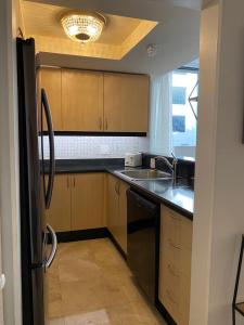 Cozy 1 bedroom unit located in a Condo Hotel in the heart of Coconut Grove Free Parking